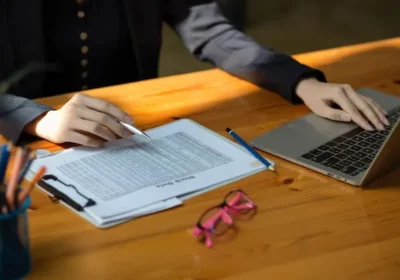 imgi_199_midsection-businessman-working-office_1048944-244785 imgi_199_midsection-businessman-working-office_1048944-244785