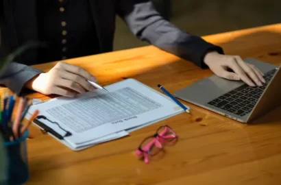 imgi_199_midsection-businessman-working-office_1048944-244785 imgi_199_midsection-businessman-working-office_1048944-244785